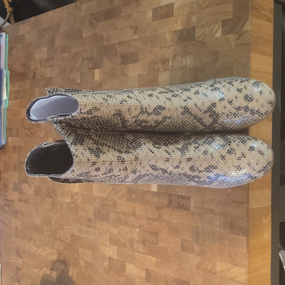 Boot - Picture 2 of 4